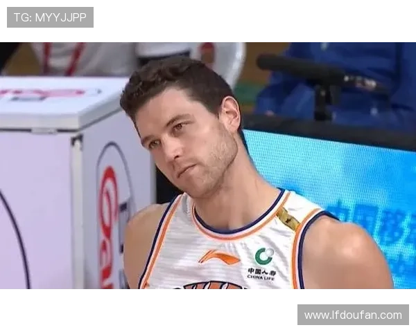 乌戈指挥失误末节崩盘 布罗金顿伤情堪忧